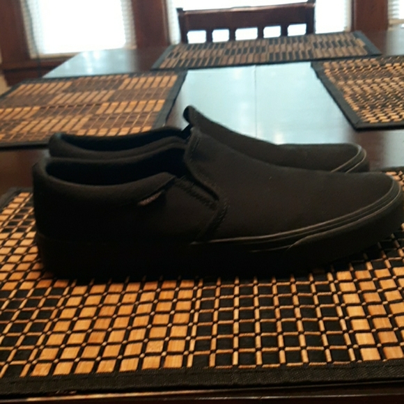 Vans - Picture 1 of 4
